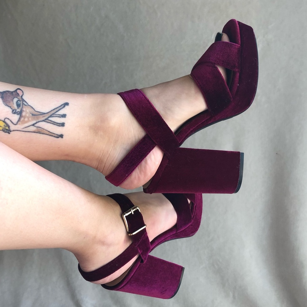 NWOT Magenta Velvet Chunky Heel 👠🍇